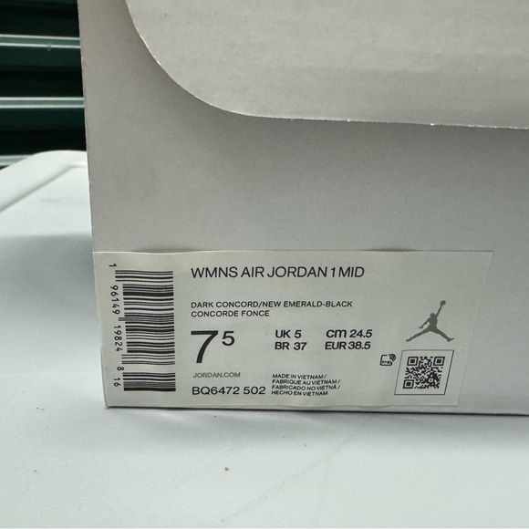 Size 7.5 - Air Jordan 1 Mid Black Grape W BRAND NEW WITH BOX - Picture 2 of 7